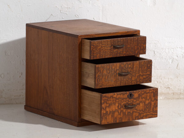 Pequeña cajonera japonesa antigua – Periodo Showa (c.1926–1945) #70