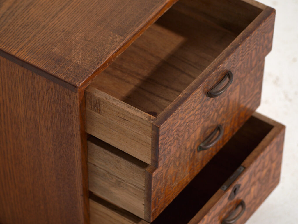 Pequeña cajonera japonesa antigua – Periodo Showa (c.1926–1945) #70