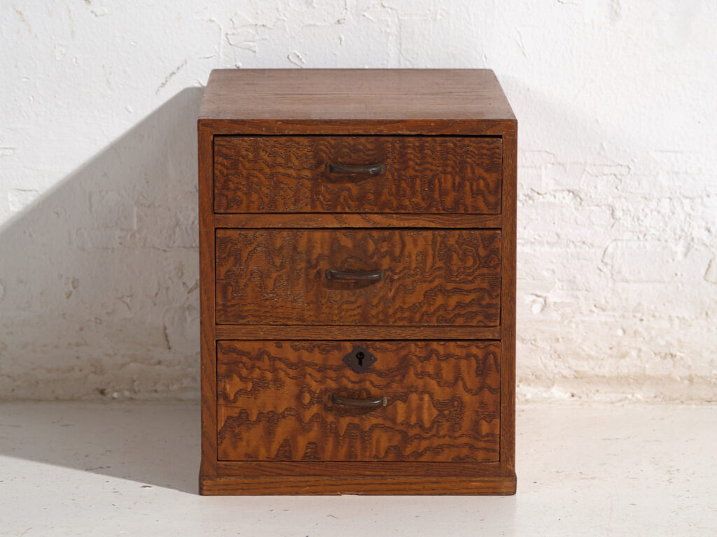 Pequeña cajonera japonesa antigua – Periodo Showa (c.1926–1945) #70