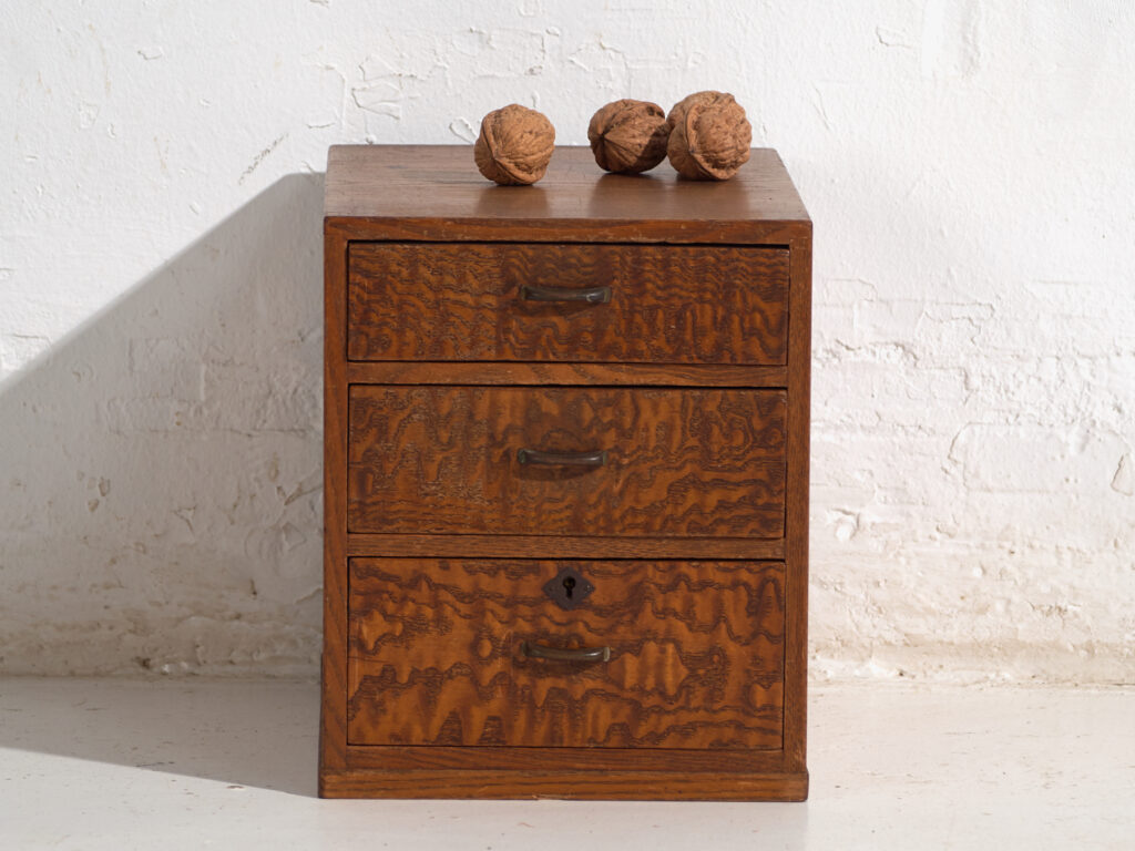 Pequeña cajonera japonesa antigua – Periodo Showa (c.1926–1945) #70