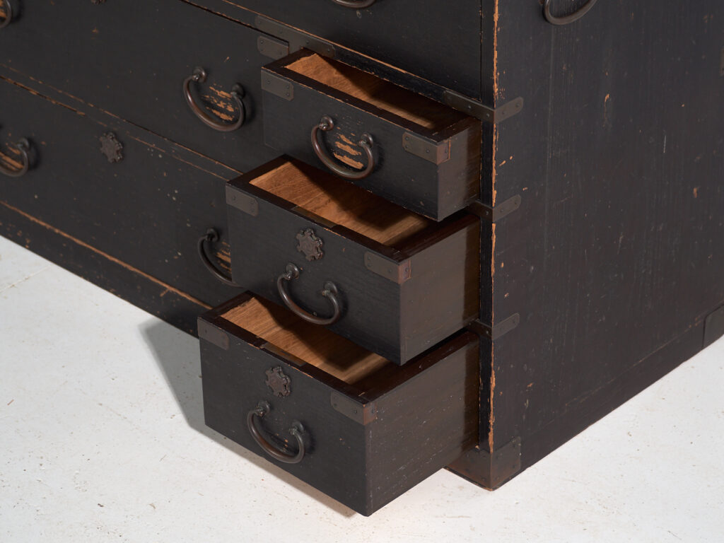 Antiguo Isho-Dansu Japonés en Paulownia – Periodo Meiji Tardío / Taishō – Japón c.1890-1920