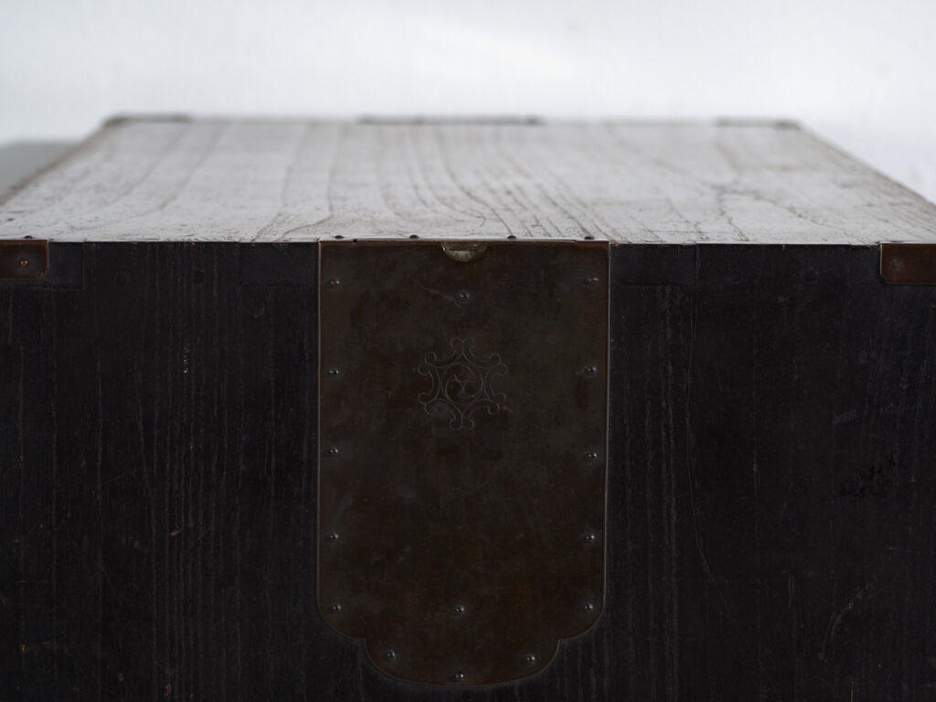 Antiguo Isho-Dansu Japonés en Paulownia – Periodo Meiji Tardío / Taishō – Japón c.1890-1920