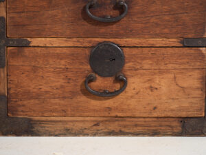 Pequeña cajonera antigua – Periodo Meiji / Taishō (c.1890-1926) #90