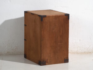 Antiguo Tansu Japonés de Tres Cajones en Cedro y Paulownia – Periodo Meiji (c.1890–1926)