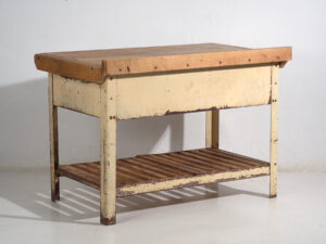 Mesa de trabajo industrial japonesa de hierro y madera – Periodo Showa (c.1950–1979)