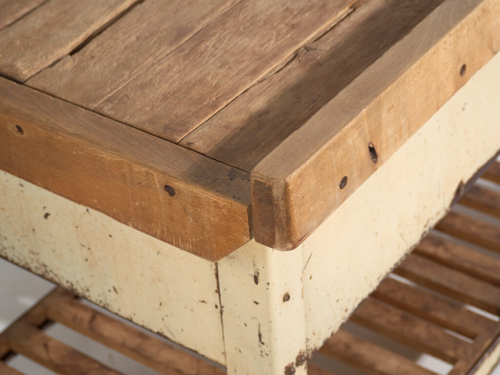 Mesa de trabajo industrial japonesa de hierro y madera – Periodo Showa (c.1950–1979)