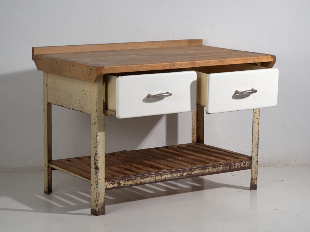 Mesa de trabajo industrial japonesa de hierro y madera – Periodo Showa (c.1950–1979)