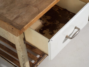 Mesa de trabajo industrial japonesa de hierro y madera – Periodo Showa (c.1950–1979)