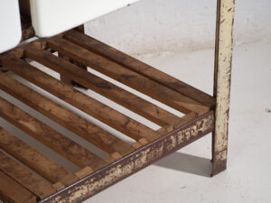 Mesa de trabajo industrial japonesa de hierro y madera – Periodo Showa (c.1950–1979)