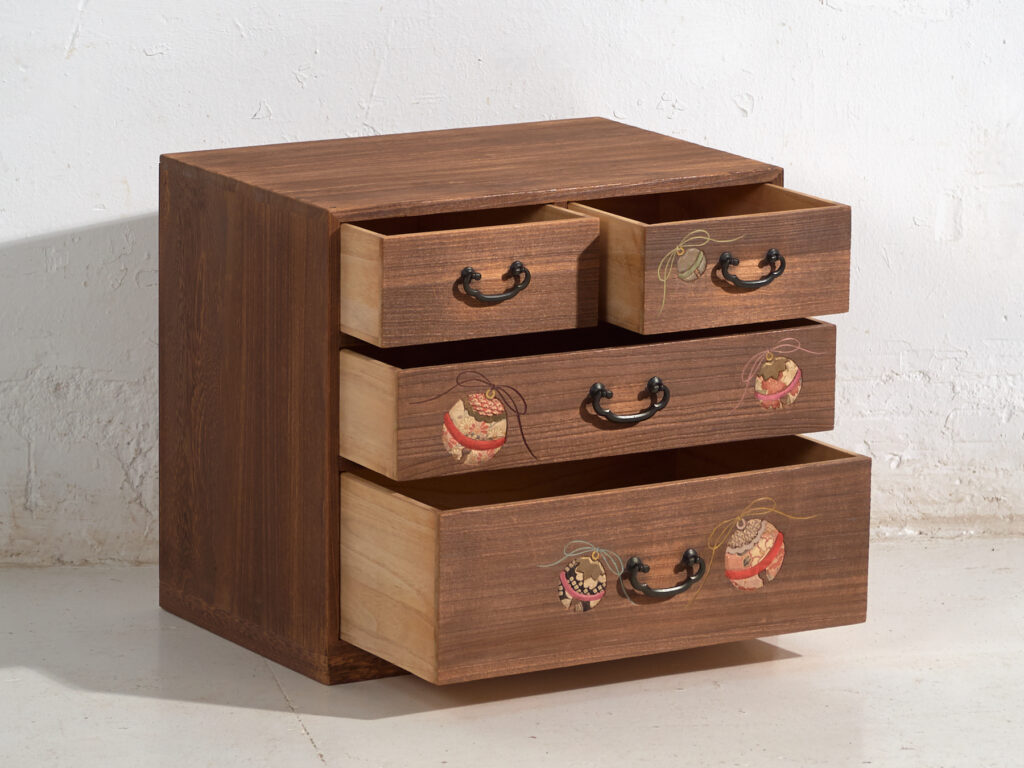 Cajonera japonesa de paulownia – Periodo Showa (c.1950–1979)