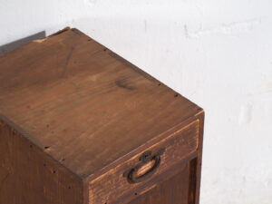 Armario japonés antiguo de cedro con puerta y cajones – Periodo Taishō / Showa temprano (c.1912-1945)