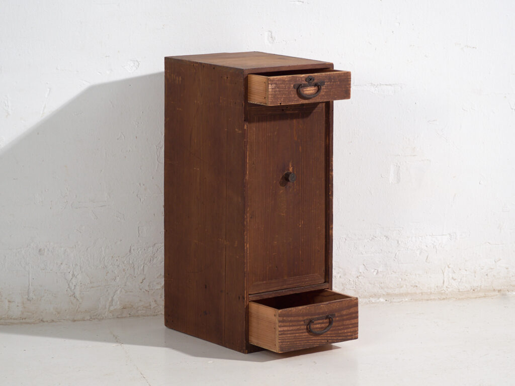 Armario japonés antiguo de cedro con puerta y cajones – Periodo Taishō / Showa temprano (c.1912-1945)