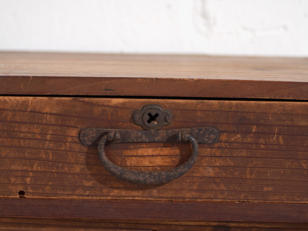 Armario japonés antiguo de cedro con puerta y cajones – Periodo Taishō / Showa temprano (c.1912-1945)