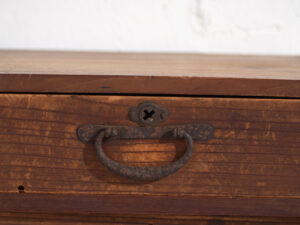 Armario japonés antiguo de cedro con puerta y cajones – Periodo Taishō / Showa temprano (c.1912-1945)