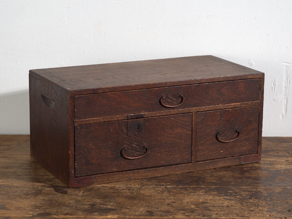 Cajonera japonesa antigua de escritorio con tres cajones – Periodo Meiji / Taishō (c.1890-1926)