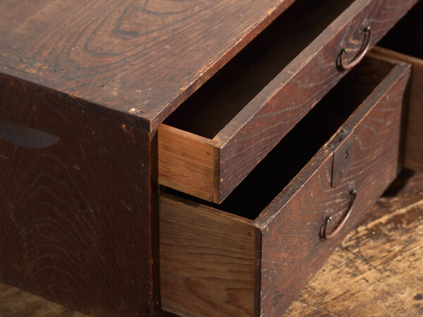 Cajonera japonesa antigua de escritorio con tres cajones – Periodo Meiji / Taishō (c.1890-1926)
