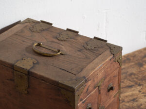 Caja japonesa antigua con cajones y tapa abatible – Periodo Showa temprano (c.1928)