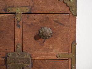 Caja japonesa antigua con cajones y tapa abatible – Periodo Showa temprano (c.1928)