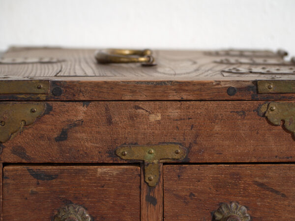 Caja japonesa antigua con cajones y tapa abatible – Periodo Showa temprano (c.1928)