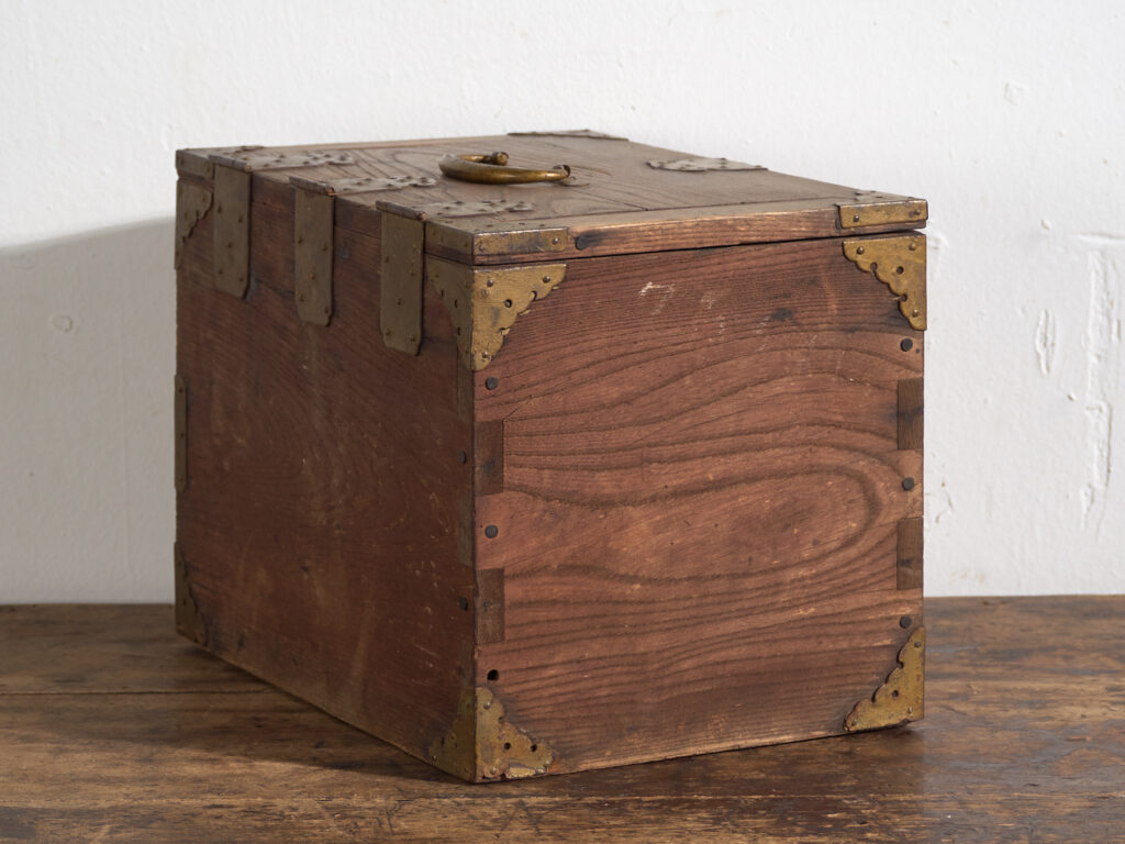 Caja japonesa antigua con cajones y tapa abatible – Periodo Showa temprano (c.1928)