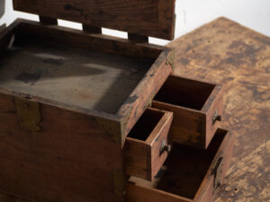 Caja japonesa antigua con cajones y tapa abatible – Periodo Showa temprano (c.1928)