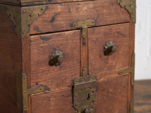 Caja japonesa antigua con cajones y tapa abatible – Periodo Showa temprano (c.1928)