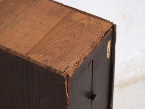 Armario japonés antiguo de cedro – Periodo Meiji tardío / Taishō temprano (c.1890-1926)