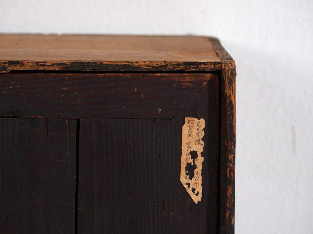 Armario japonés antiguo de cedro – Periodo Meiji tardío / Taishō temprano (c.1890-1926)