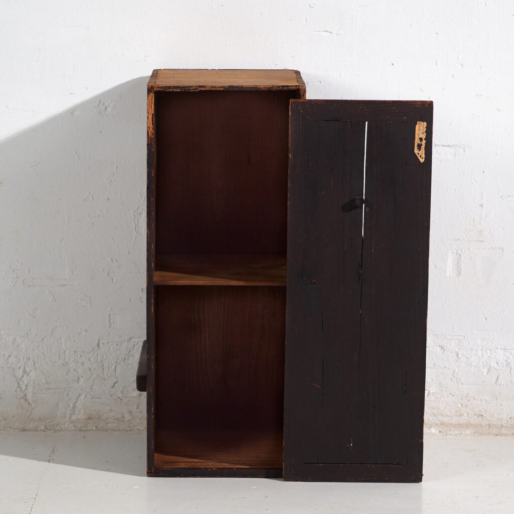 Armario japonés antiguo de cedro – Periodo Meiji tardío / Taishō temprano (c.1890-1926)