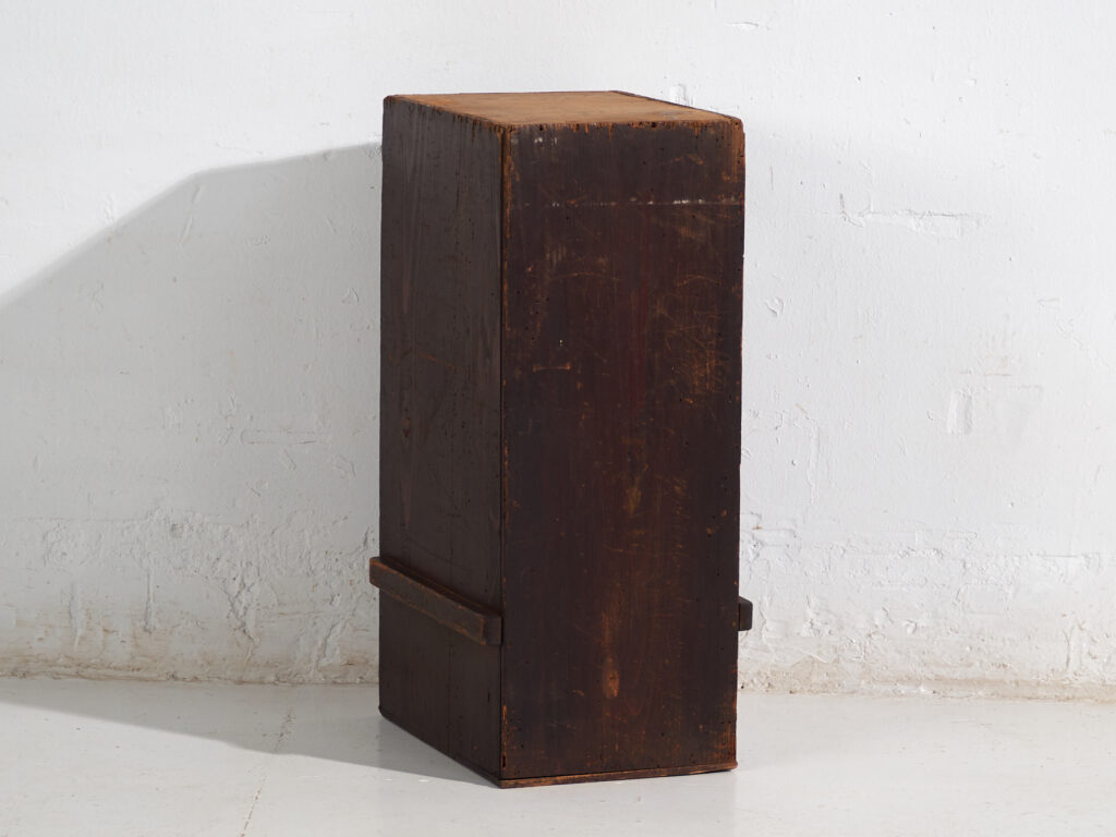 Armario japonés antiguo de cedro – Periodo Meiji tardío / Taishō temprano (c.1890-1926)