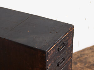 Ko-dansu japonés vertical de cinco cajones en paulownia y cedro japonés, periodo Taishō–Showa temprano, circa 1912–1945