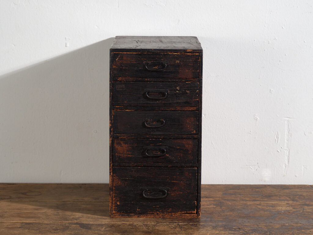 Ko-dansu japonés vertical de cinco cajones en paulownia y cedro japonés, periodo Taishō–Showa temprano, circa 1912–1945