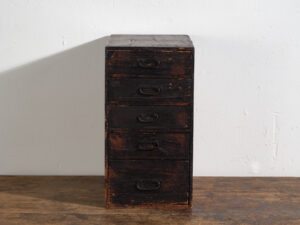 Ko-dansu japonés vertical de cinco cajones en paulownia y cedro japonés, periodo Taishō–Showa temprano, circa 1912–1945