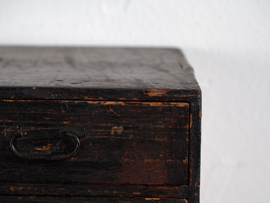 Ko-dansu japonés vertical de cinco cajones en paulownia y cedro japonés, periodo Taishō–Showa temprano, circa 1912–1945