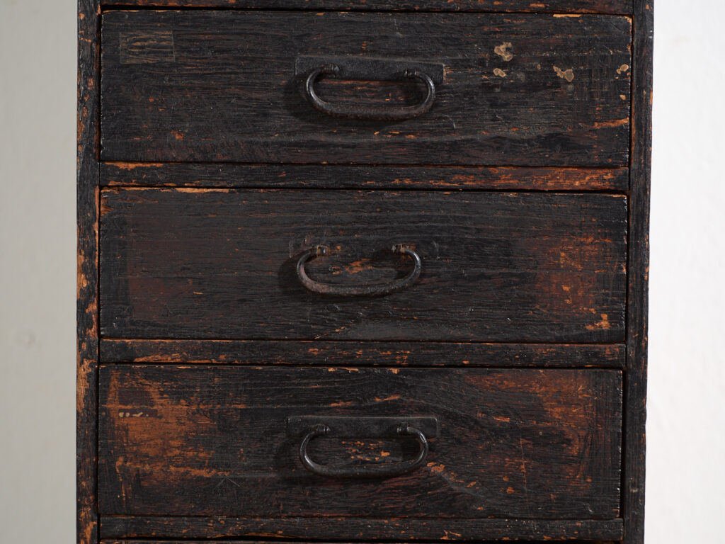 Ko-dansu japonés vertical de cinco cajones en paulownia y cedro japonés, periodo Taishō–Showa temprano, circa 1912–1945