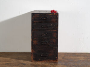 Ko-dansu japonés vertical de cinco cajones en paulownia y cedro japonés, periodo Taishō–Showa temprano, circa 1912–1945