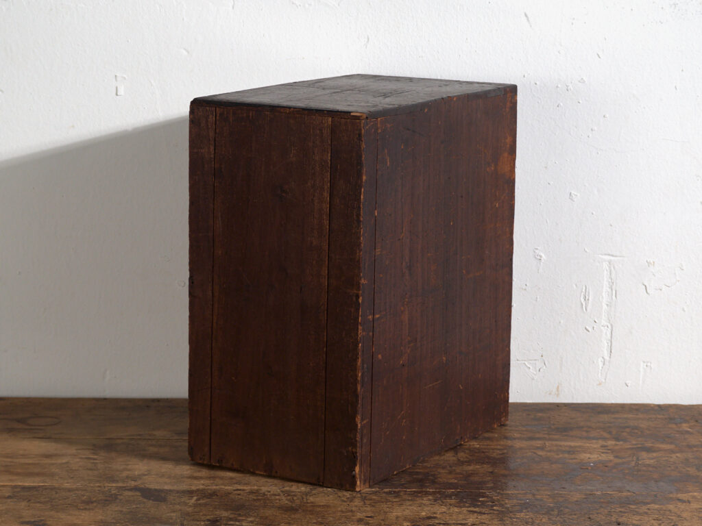 Ko-dansu japonés vertical de cinco cajones en paulownia y cedro japonés, periodo Taishō–Showa temprano, circa 1912–1945