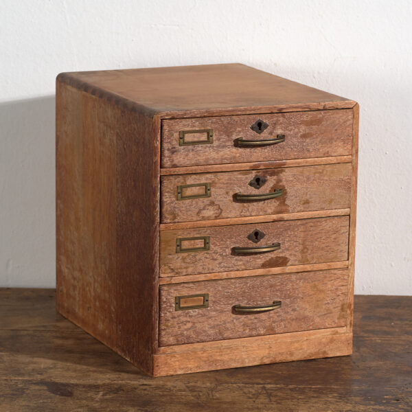 Pequeña cajonera japonesa de escritorio en roble y pino rojo, periodo Showa medio, circa 1945–1970