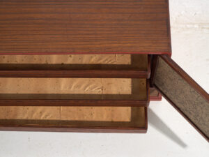 Pequeño mueble japonés con puertas correderas decoradas Kabuki - Periodo Showa temprano, circa 1926–1970