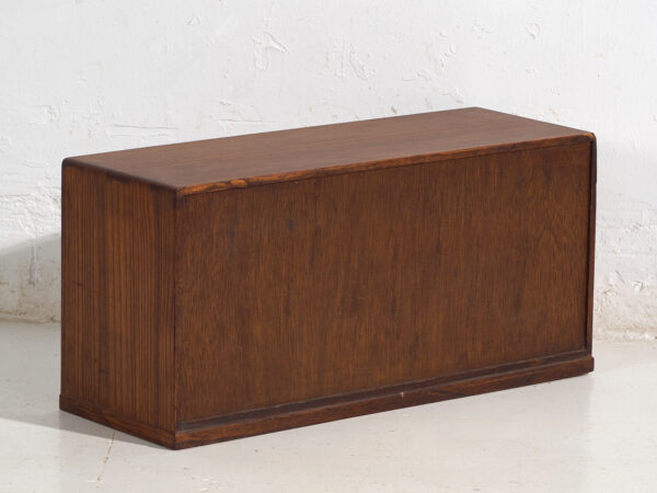 Pequeño mueble japonés con puertas correderas decoradas Kabuki - Periodo Showa temprano, circa 1926–1970