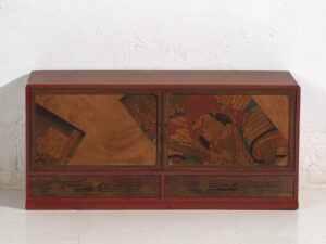 Pequeño mueble japonés con puertas correderas decoradas Kabuki - Periodo Showa temprano, circa 1926–1970
