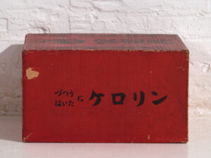 Caja Publicitaria Japonesa Antigua “Kororin” con Cajón – Periodo Showa – Japón c.1930-1960