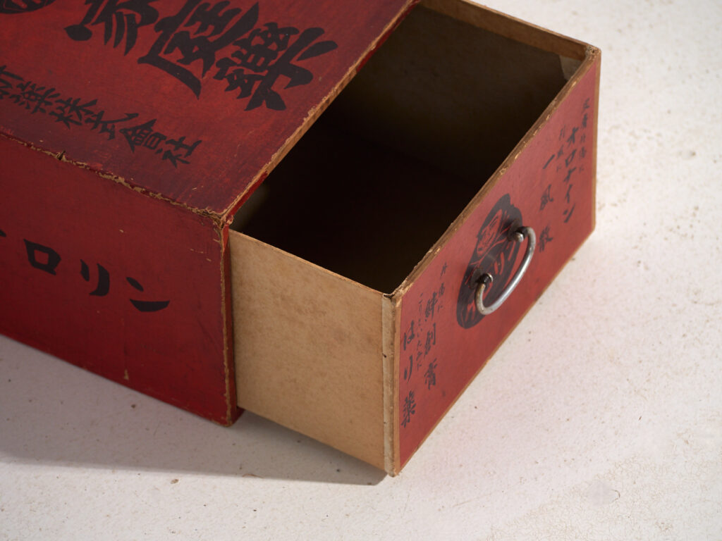 Caja Publicitaria Japonesa Antigua “Kororin” con Cajón – Periodo Showa – Japón c.1930-1960