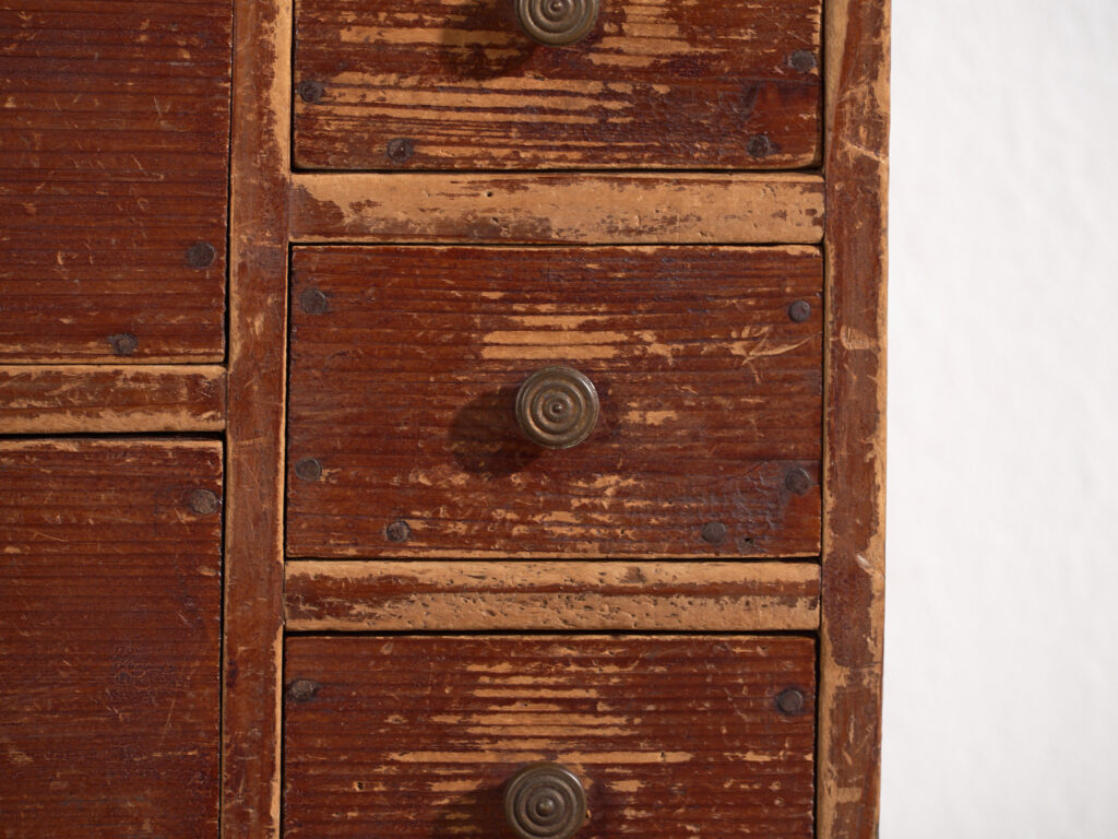 Pequeña cajonera japonesa de cedro (ko-dansu), periodo Taishō–Showa, circa 1920–1945