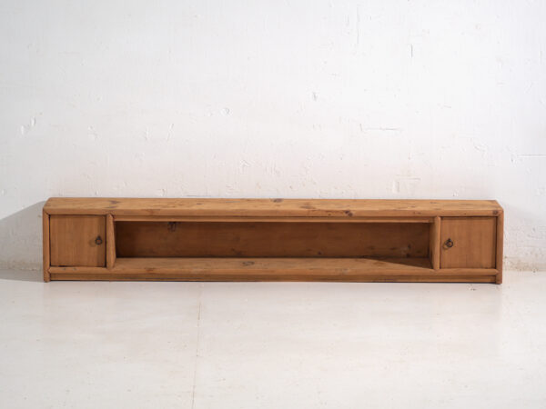 Buffet bas ancien en bois de pin – Chine, circa 1930
