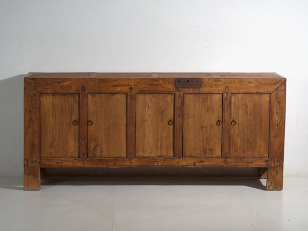 Aparador bajo antiguo en madera de pino – China, circa 1920
