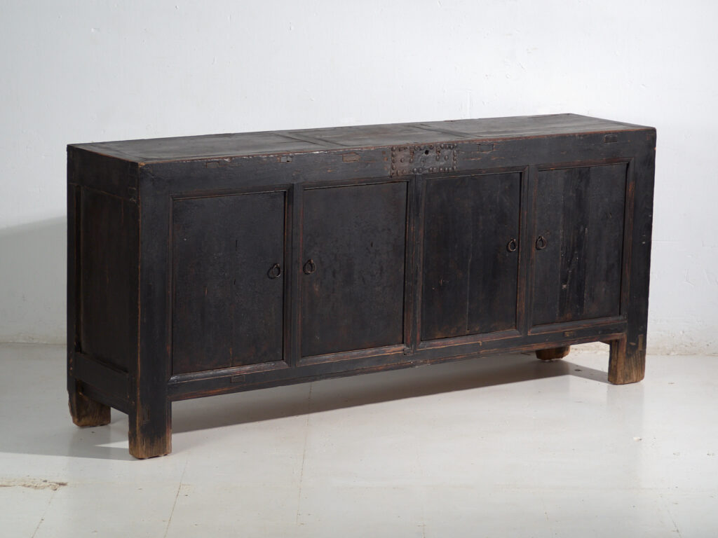 Aparador antiguo pintura original en madera de olmo – China, circa 1900