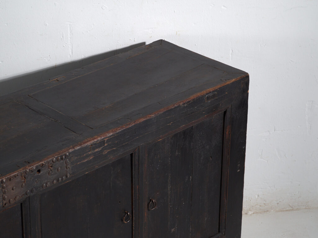 Aparador antiguo pintura original en madera de olmo – China, circa 1900