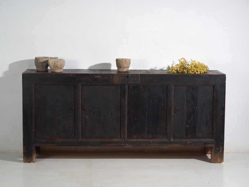 Aparador antiguo pintura original en madera de olmo – China, circa 1900