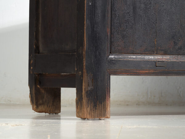 Aparador antiguo pintura original en madera de olmo – China, circa 1900